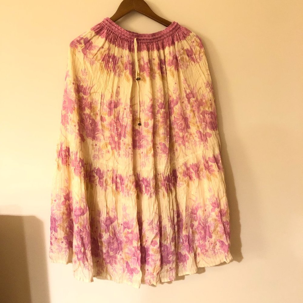 Spell skirt with golden trim
